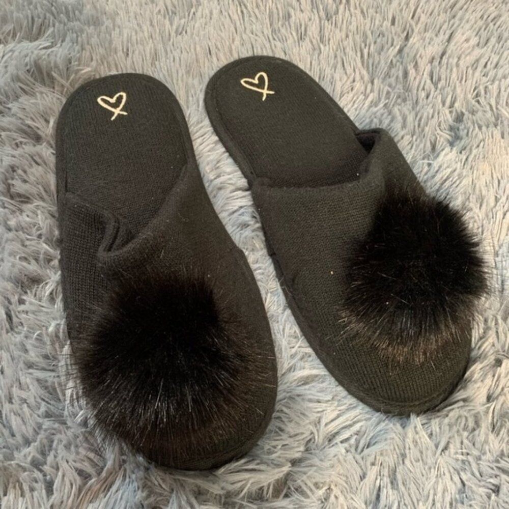 Victoria’s Secret Pom Pom Slippers Size L 9 10